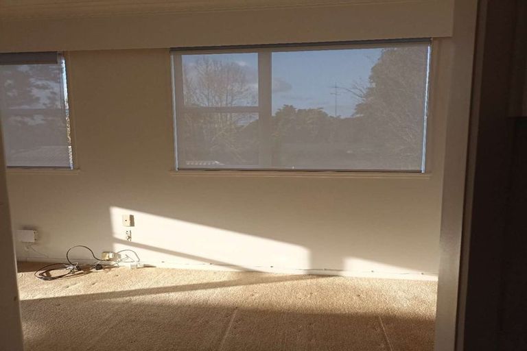 Photo of property in 15 Pohutukawa Avenue, Red Beach, 0932