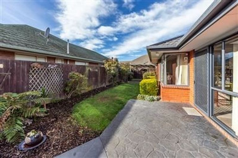 Photo of property in 5 Murfitt Place, Sockburn, Christchurch, 8042