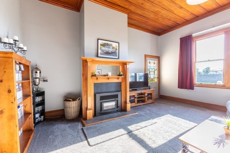 Photo of property in 16 Ross Street, Woodville, 4920