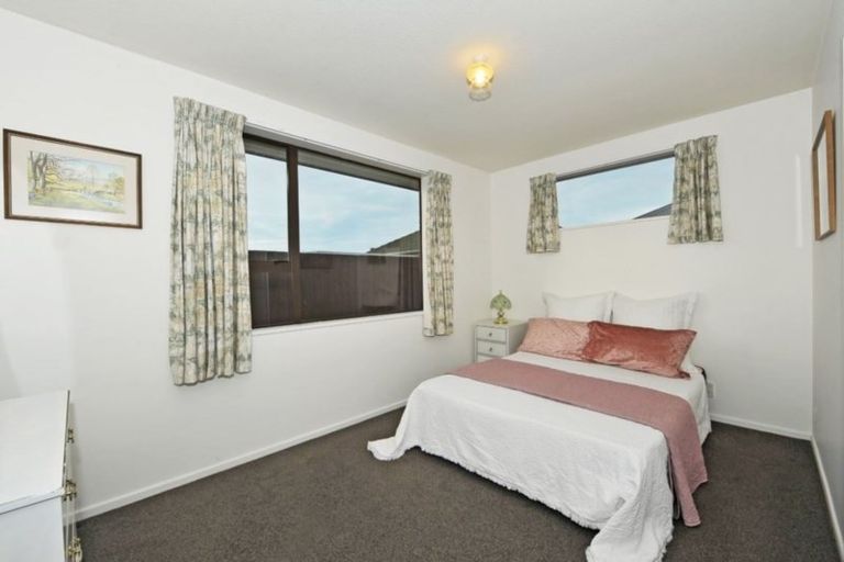 Photo of property in 2/20 Kirsten Place, Parklands, Christchurch, 8083