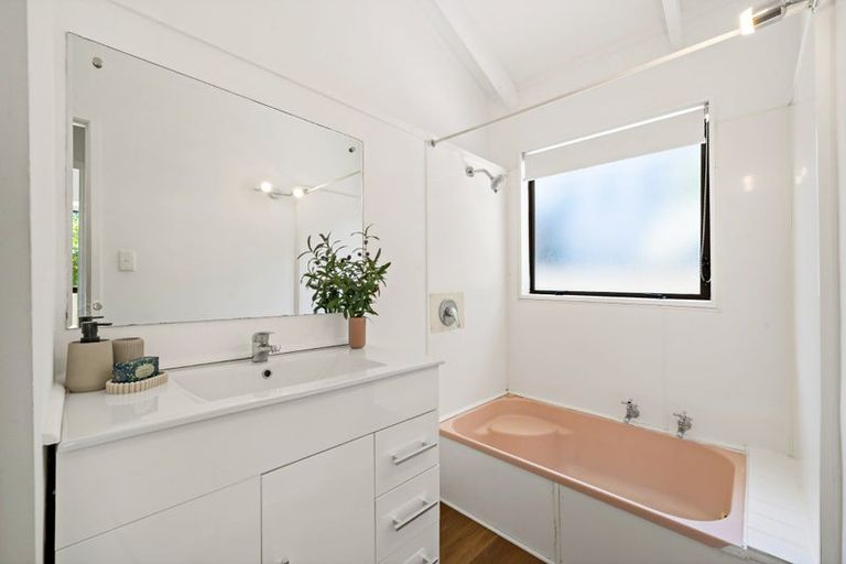 Photo of property in 40 Queen Mary Avenue, New Lynn, Auckland, 0600