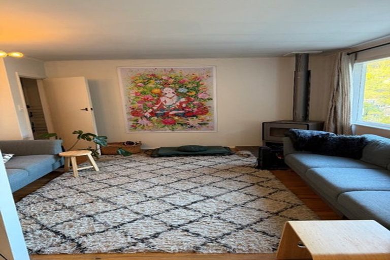 Photo of property in 5 Richmond Road, Mahina Bay, Lower Hutt, 5013