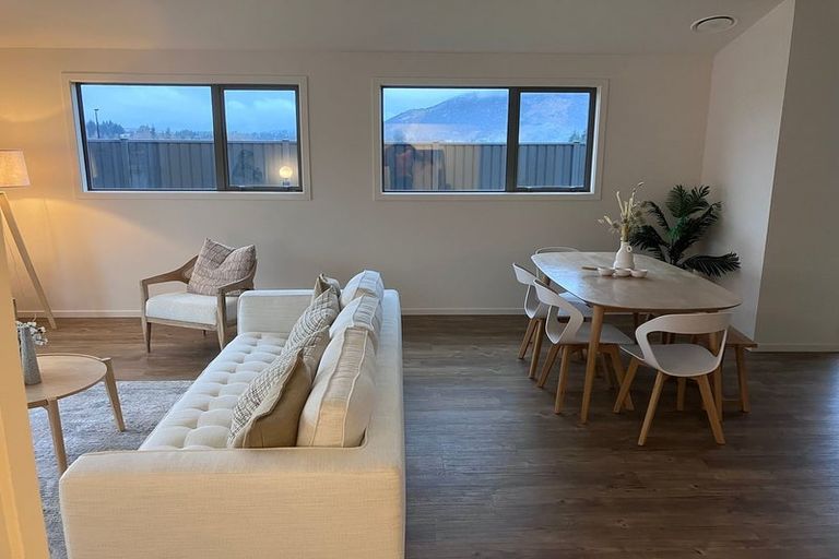 Photo of property in 44 Doug Ledgerwood Drive, Wanaka, 9305