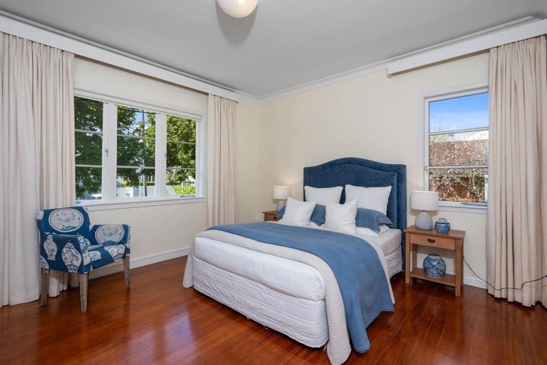 Photo of property in 102a Kitchener Road, Milford, Auckland, 0620