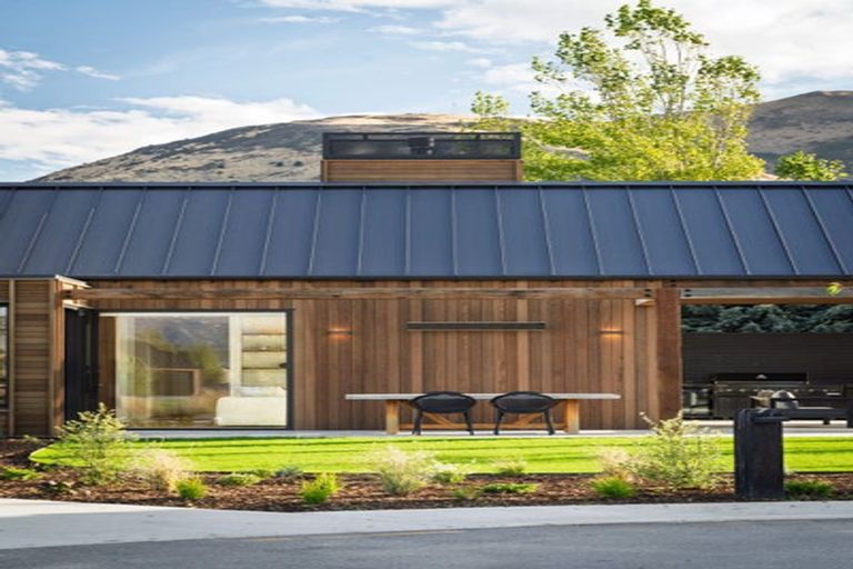 Photo of property in 16 Mccaw Mews, Wanaka, 9305