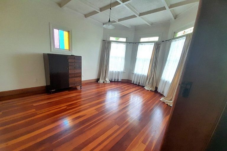 Photo of property in 32 Kitchener Road, Waiuku, 2123