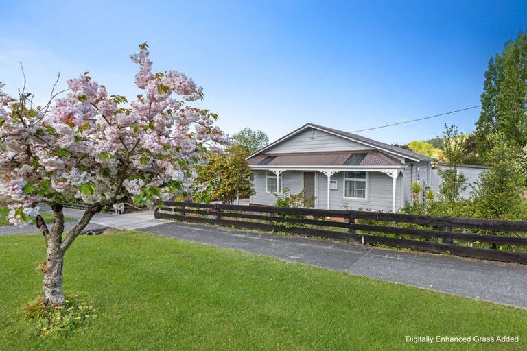 Photo of property in 8 Paraekaretu Street, Hunterville, 4730