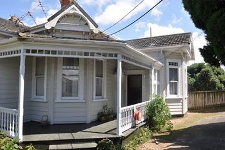 Photo of property in 1/98 Birkenhead Avenue, Birkenhead, Auckland, 0626