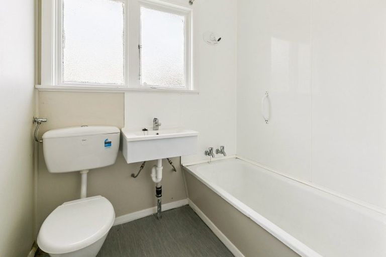 Photo of property in 42 Victory Avenue, Karori, Wellington, 6012