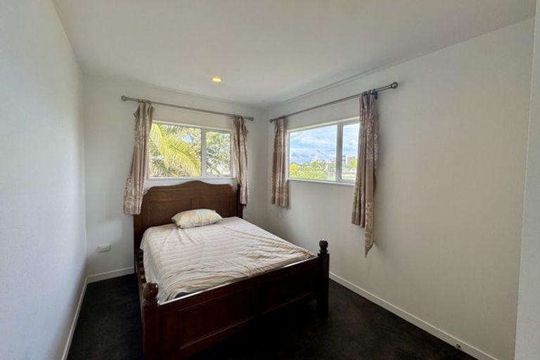 Photo of property in 31a Wairau Road, Forrest Hill, Auckland, 0627