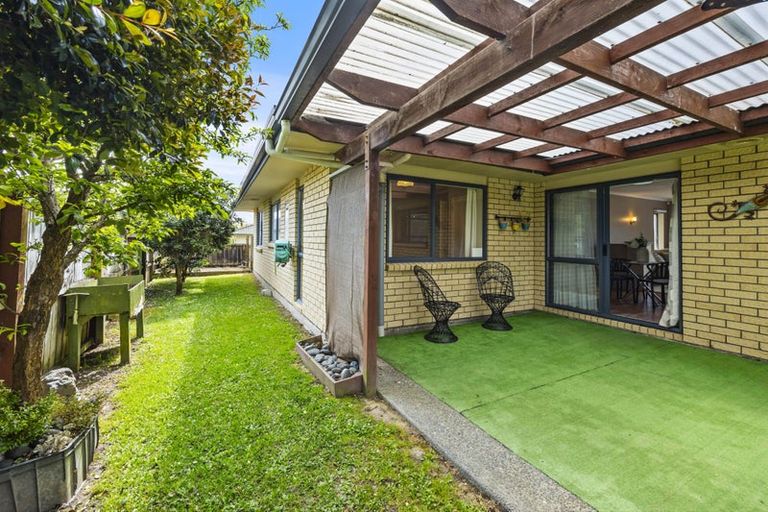 Photo of property in 19 Reybert Place, Massey, Auckland, 0614