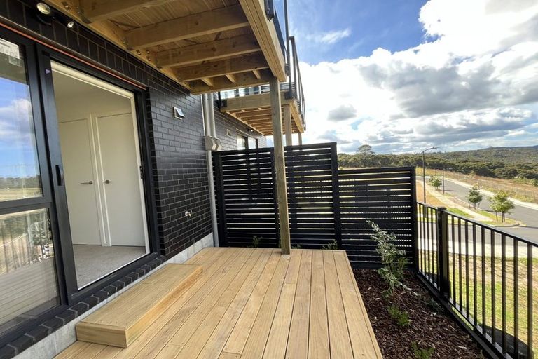 Photo of property in 4/23 Makomako Drive, Orewa, 0931