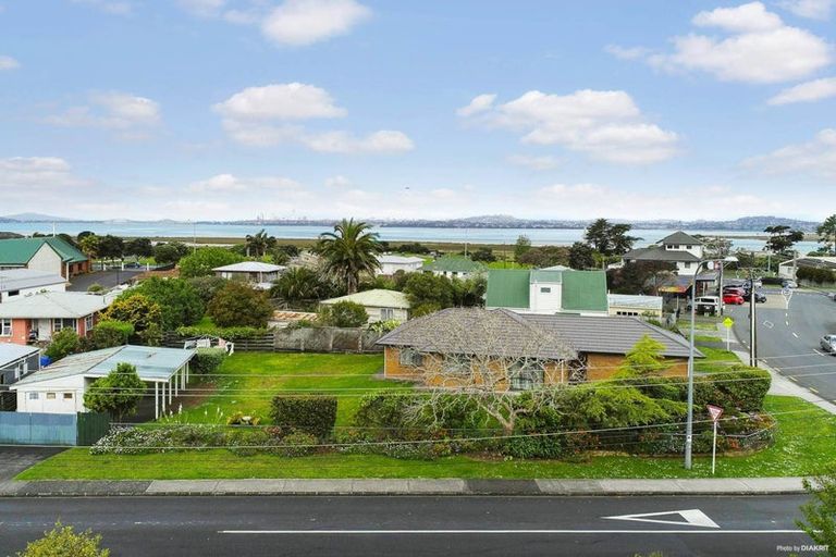 Photo of property in 7 Gloria Avenue, Te Atatu Peninsula, Auckland, 0610