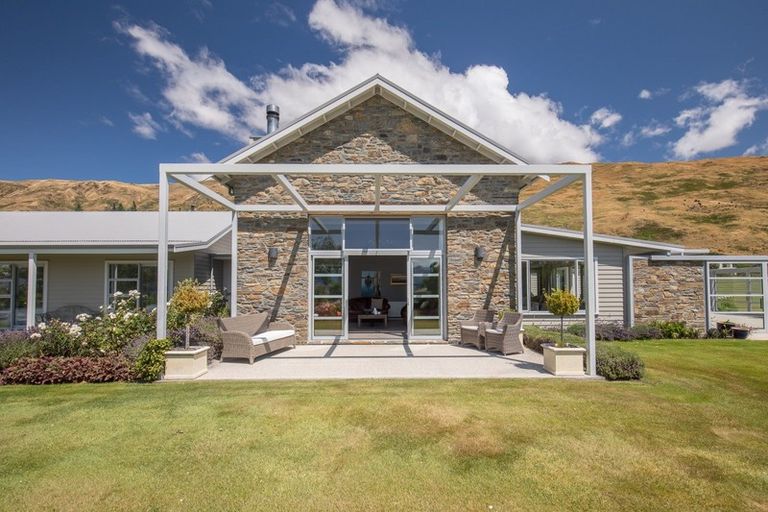 Photo of property in 2 Elderberry Crescent, Wanaka, 9305