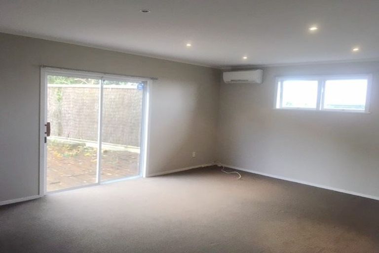 Photo of property in 8 Statesman Street, Henderson, Auckland, 0612