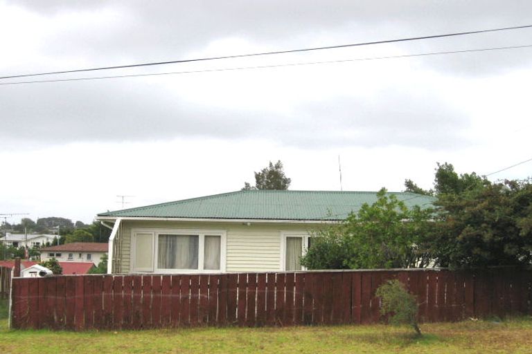 Photo of property in 15 Lancaster Road, Beach Haven, Auckland, 0626