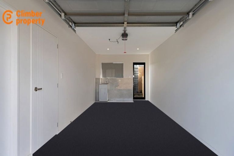 Photo of property in 1/3238 Great North Road, New Lynn, Auckland, 0600