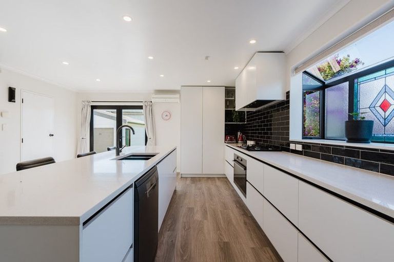 Photo of property in 18 Jasmine Avenue, Dinsdale, Hamilton, 3204