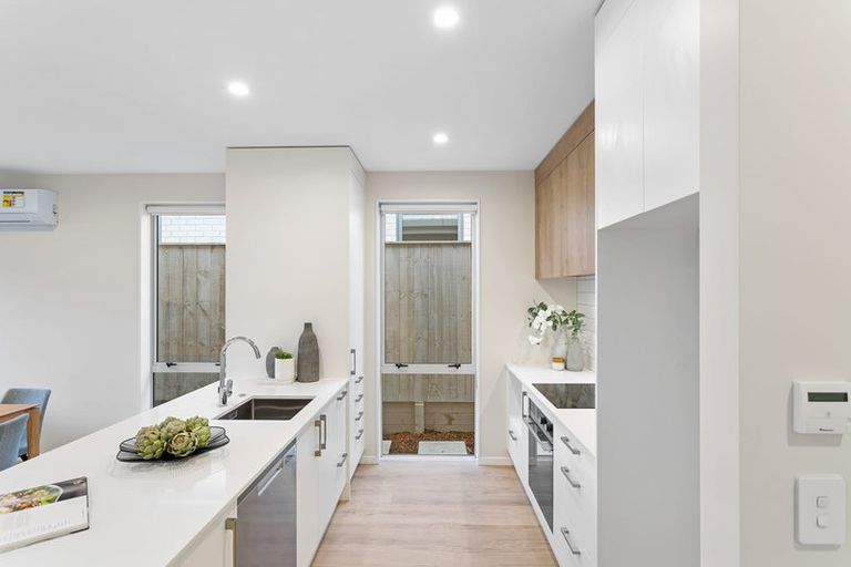 Photo of property in 6 Te Awapu Crescent, Takanini, 2112