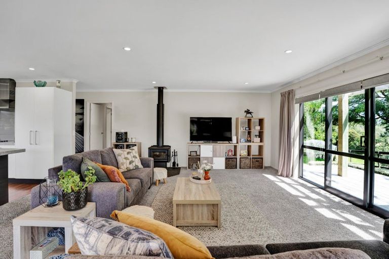 Photo of property in 88 Te Arei Road East, Lepperton, New Plymouth, 4373