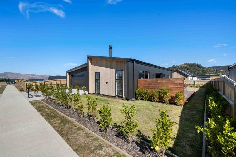Photo of property in 6 Moonstone Street, Albert Town, Wanaka, 9305