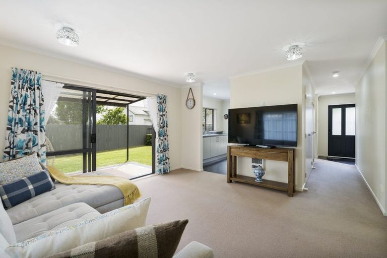 Photo of property in 6 Newfound Way, Glen Eden, Auckland, 0602