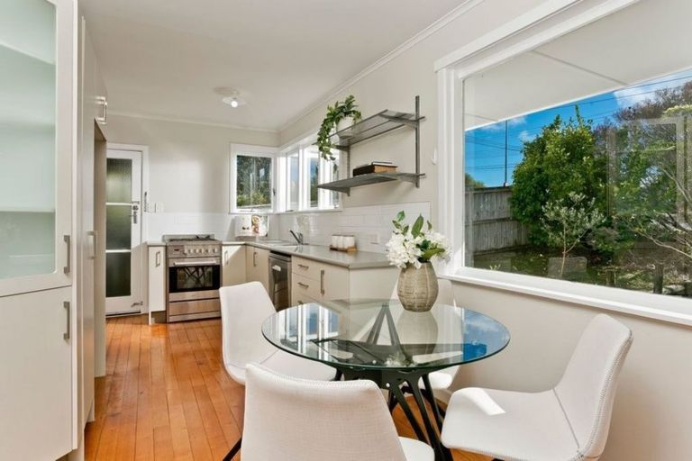 Photo of property in 962 East Coast Road, Northcross, Auckland, 0632
