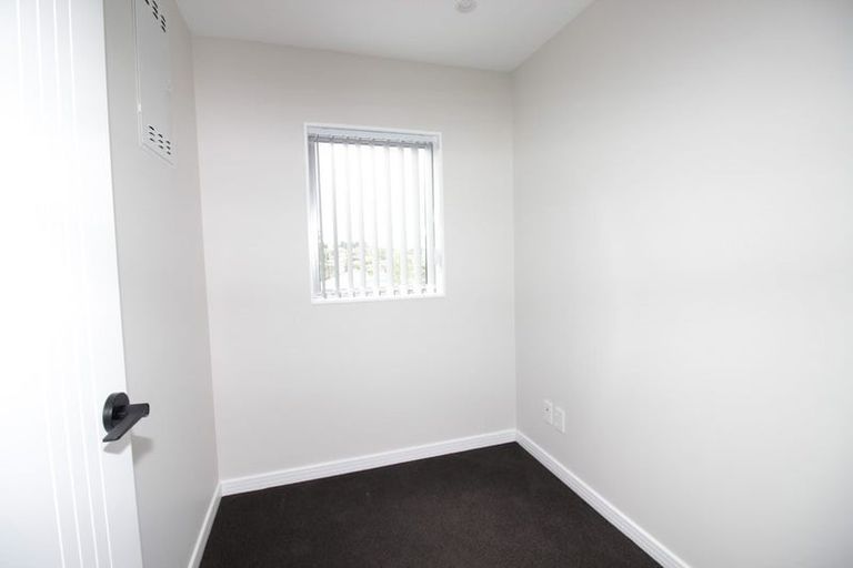 Photo of property in 4 Kearney Place, Massey, Auckland, 0614