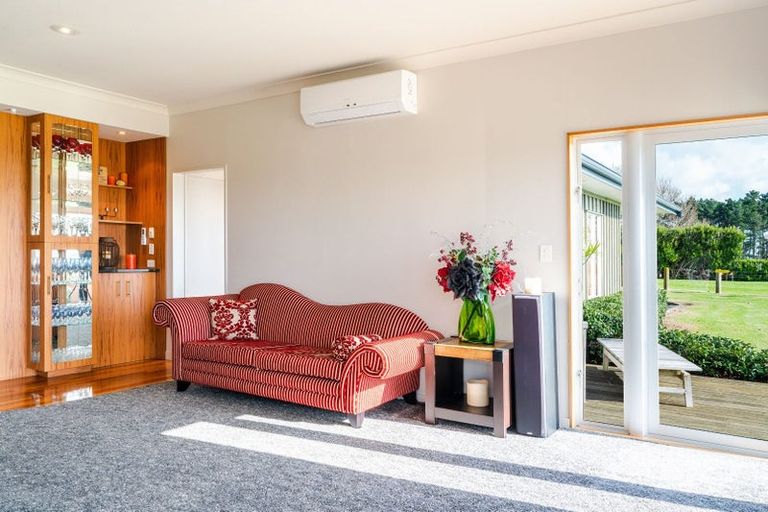 Photo of property in 337d Clarks Beach Road, Clarks Beach, Pukekohe, 2679