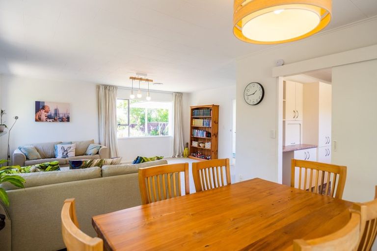 Photo of property in 24 Rewarewa Crescent, Waikanae, 5036