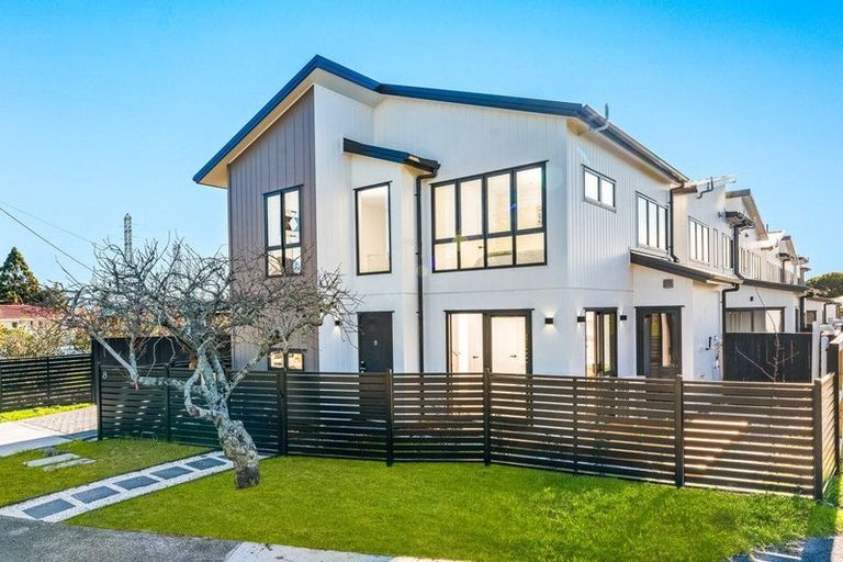 Photo of property in 8c Rowan Terrace, Te Atatu South, Auckland, 0610