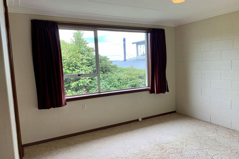 Photo of property in 12 Larkins Street, Helensburgh, Dunedin, 9010