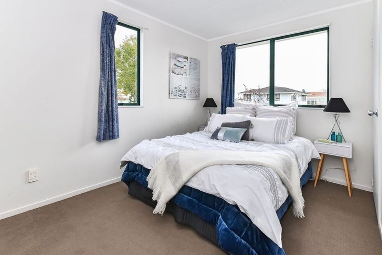 Photo of property in 2a Jack Farrell Place, Papakura, 2110