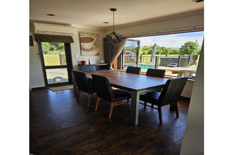 Photo of property in 94 Pohutukawa Drive, Levin, 5571