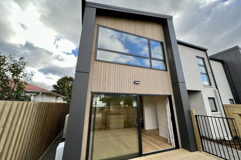 Photo of property in 35 Ludlam Crescent, Woburn, Lower Hutt, 5010