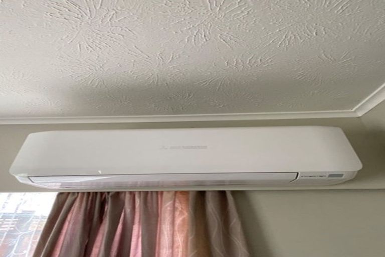 Photo of property in 10 Kaweka Street, New Lynn, Auckland, 0600
