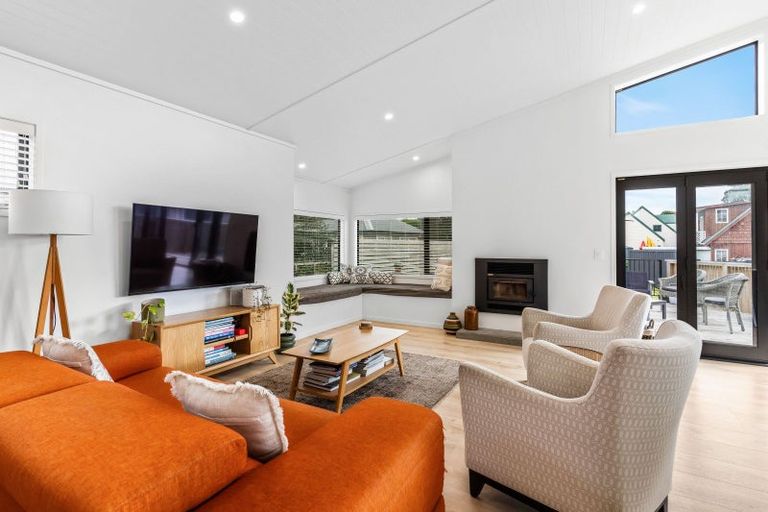 Photo of property in 221 Linton Crescent, Whangamata, 3620