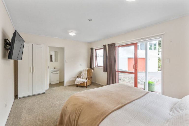 Photo of property in 13 Bracken Street, New Plymouth, 4310