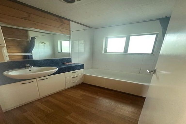 Photo of property in 1/34 Gatman Street, Birkdale, Auckland, 0626