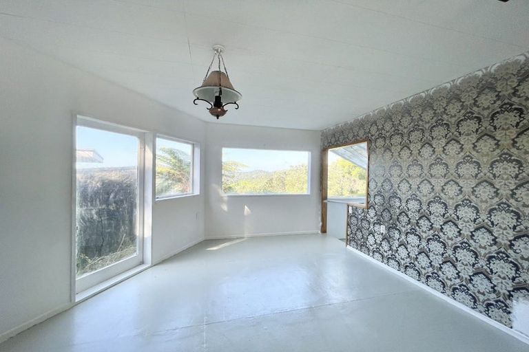 Photo of property in 741 South Titirangi Road, Titirangi, Auckland, 0604