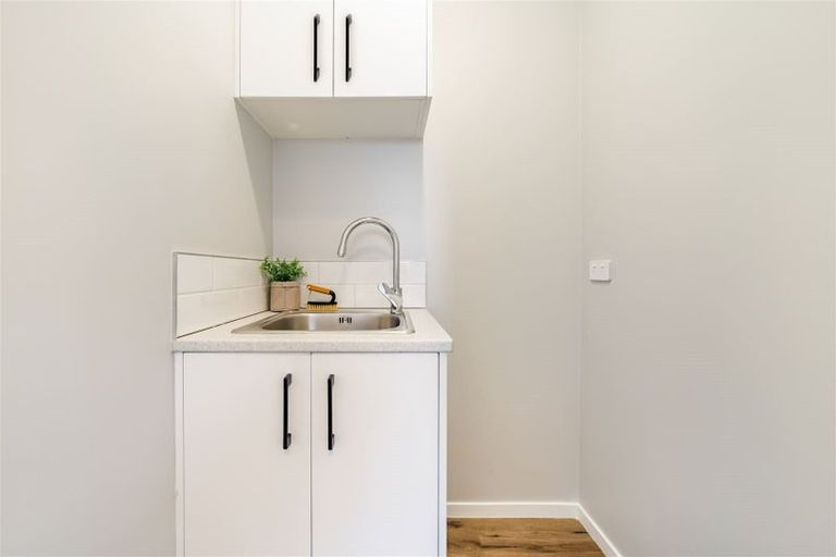 Photo of property in 7a Eastview Grove, Normandale, Lower Hutt, 5010