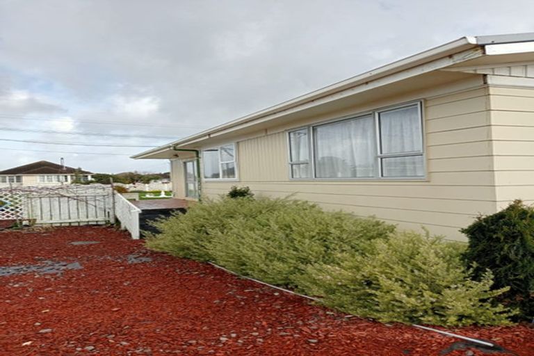 Photo of property in 11 Iredale Road, Hawera, 4610