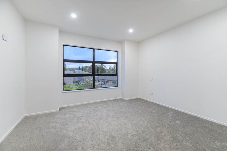 Photo of property in 44b Godley Road, Green Bay, 0604