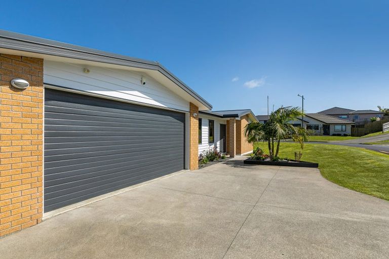 Photo of property in 4 Karika Place, Massey, Auckland, 0614