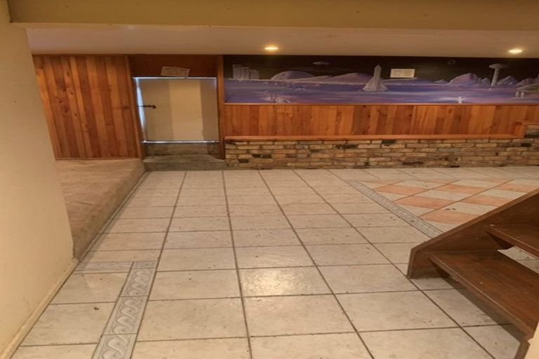 Photo of property in 27 Wairau Road, Forrest Hill, Auckland, 0627