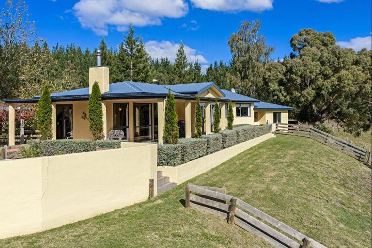 Photo of property in 1544 Kahuranaki Road, Kahuranaki, Havelock North, 4295