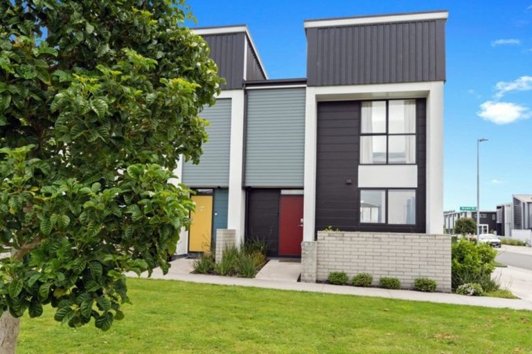 Photo of property in 14 Rangihina Road, Hobsonville, Auckland, 0616
