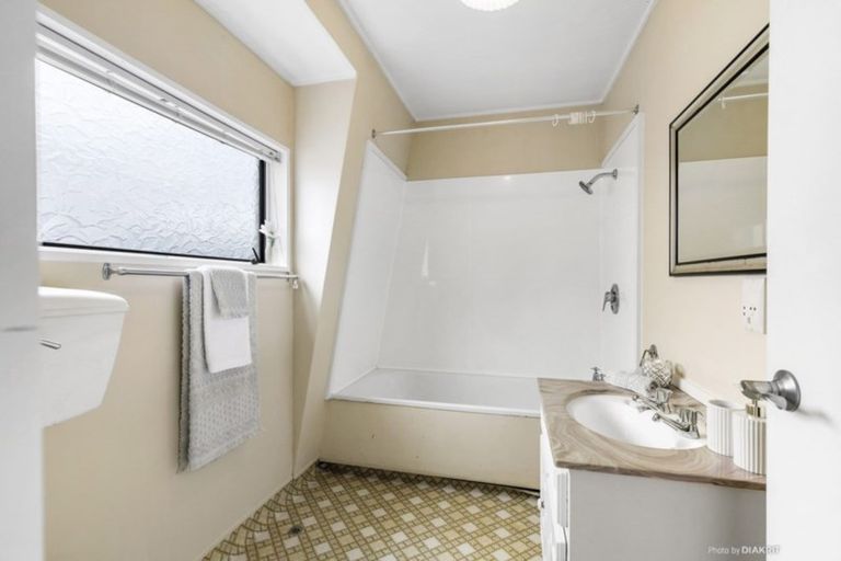 Photo of property in 100f7 Lyall Parade, Lyall Bay, Wellington, 6022