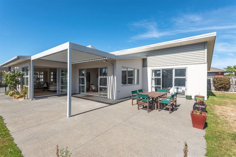 Photo of property in 40 Westpark Drive, Burnside, Christchurch, 8053