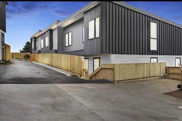 Photo of property in 62u2 Spenmoor Street, Newlands, Wellington, 6037